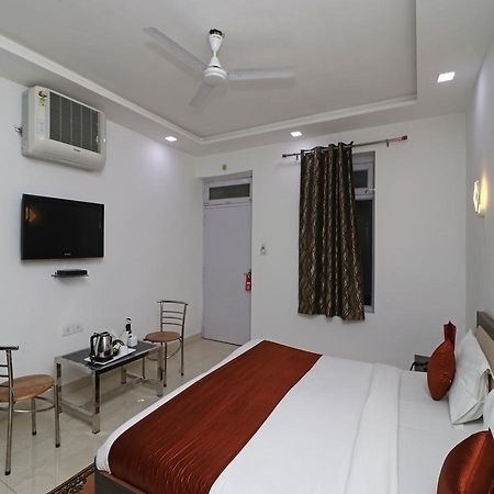 Oyo 11526 Hotel Apollo Agra  Εξωτερικό φωτογραφία